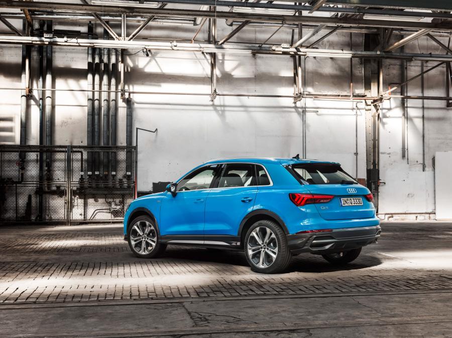  Audi Q3 45 TFSI Quattro S-Line 2018 года  (WW) (фото 17 из 56)